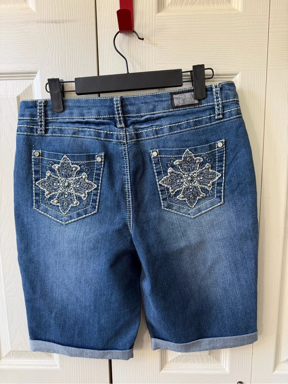 Earl Jeans Y2K Embellished Long Denim Shorts Bling Back Pockets Womens Size 6